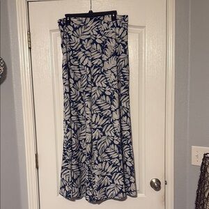 NWOT Navy and White Leaf Print Wide Leg Palazzo Pants